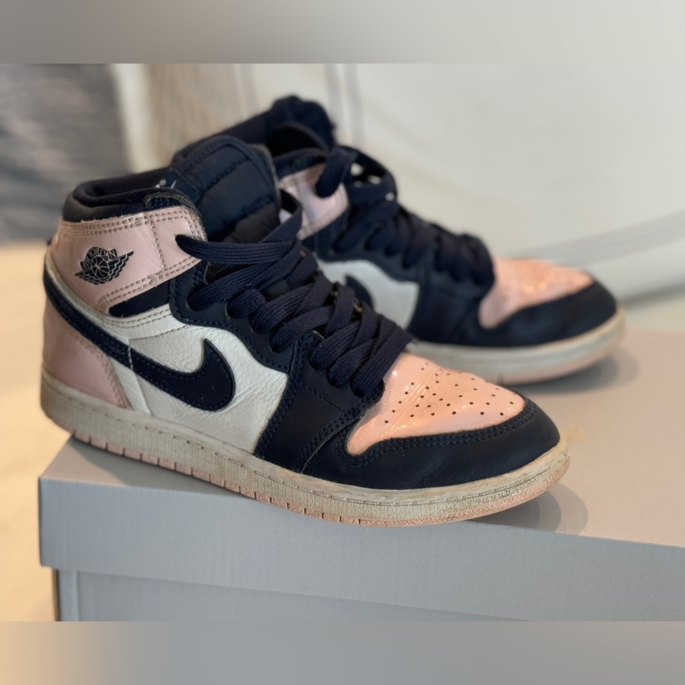 Air Jordan light pink and Navy mid size 3